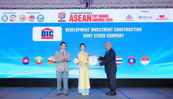 Tập Đoàn DIC nhận giải thưởng Top 10 Thương Hiệu Uy Tín Hàng Đầu  ASEAN 2025