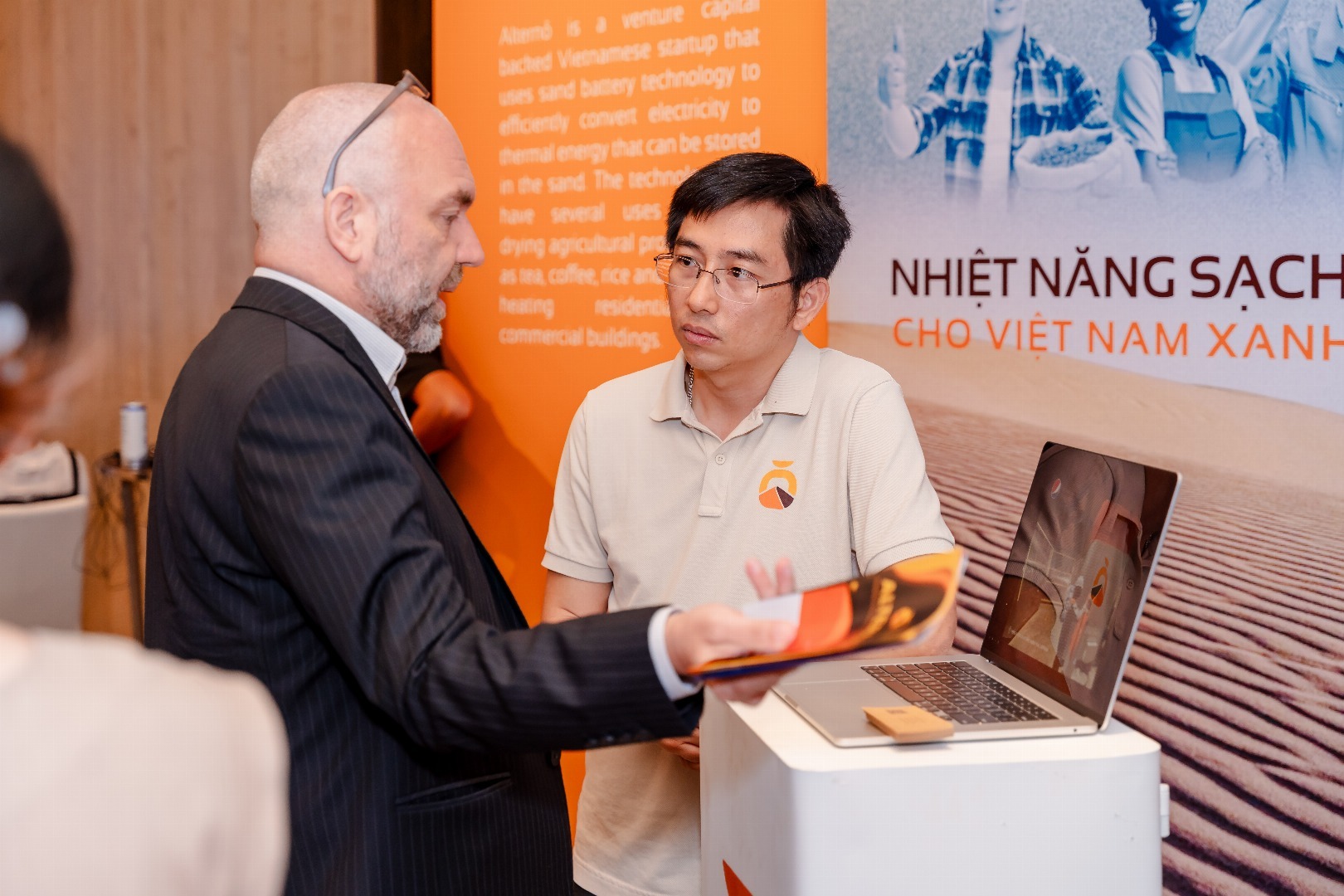 Chế tạo pin cát nhận vốn hàng triệu USD