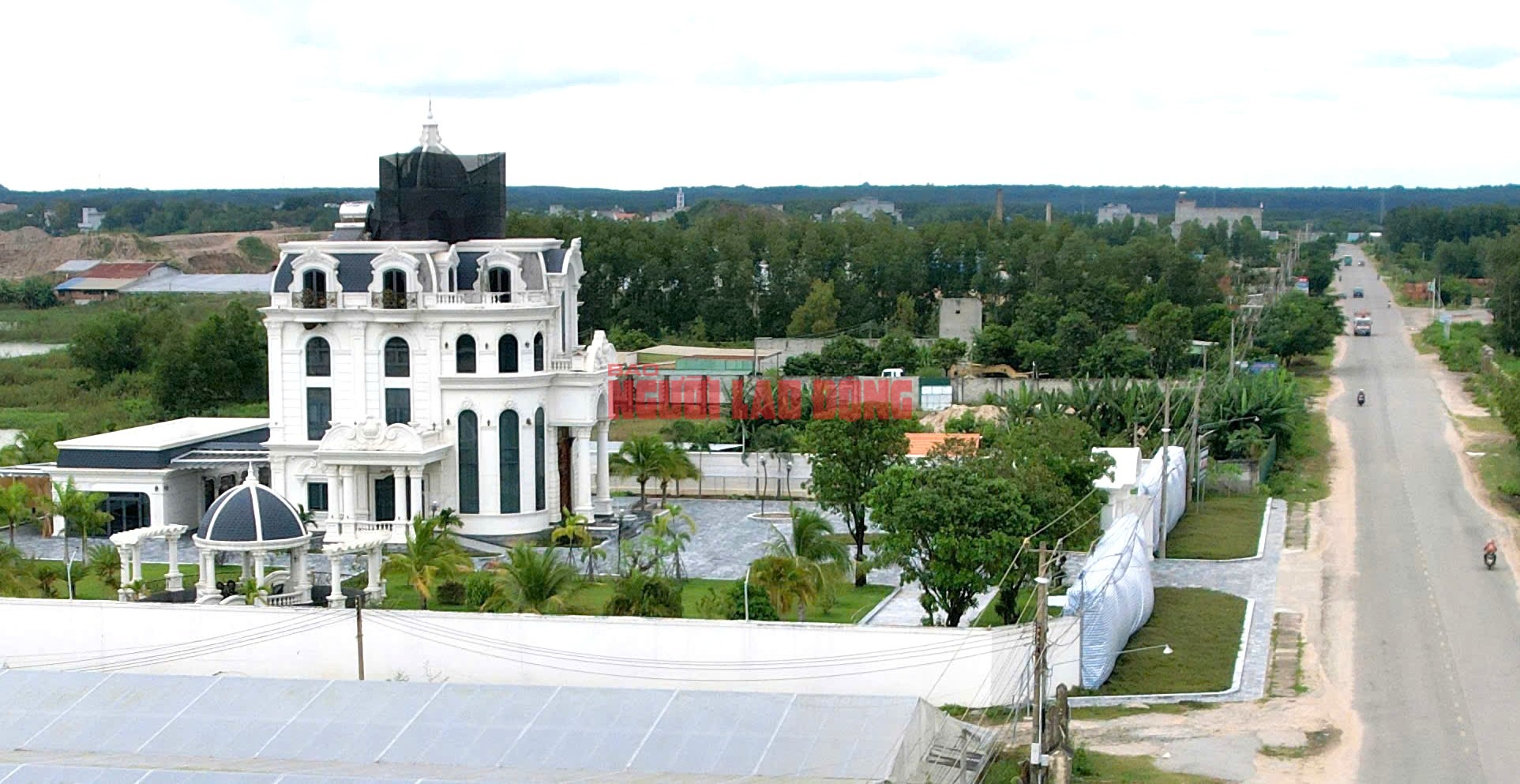 Lại kéo dài thời gian tháo dỡ biệt phủ trái phép của đại gia Bình Thuận