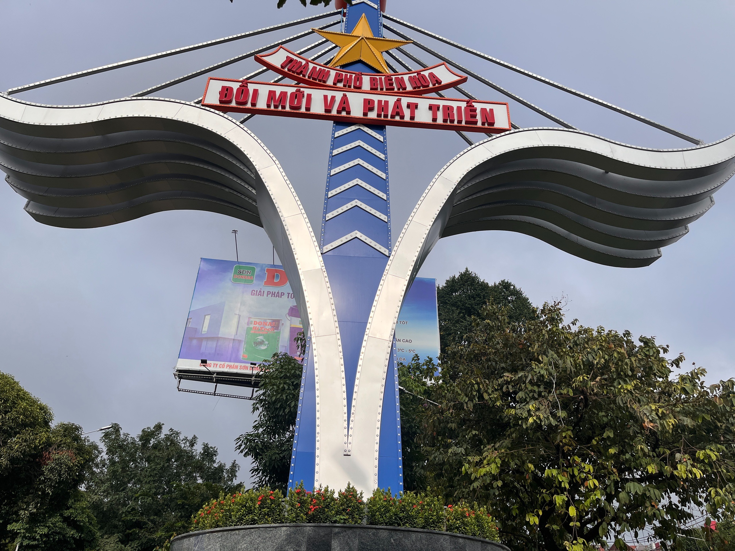 Cận cảnh 4 cổng chào hơn 11 tỉ đồng tại cửa ngõ TP Biên Hoà được nhiều người quan tâm