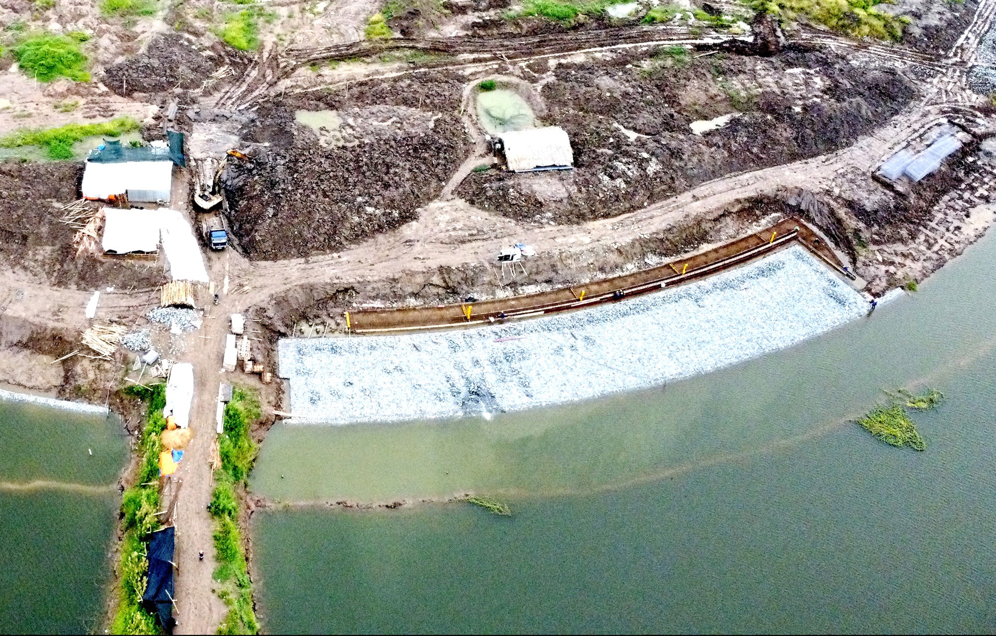 Miền Tây đua làm hồ trữ nước