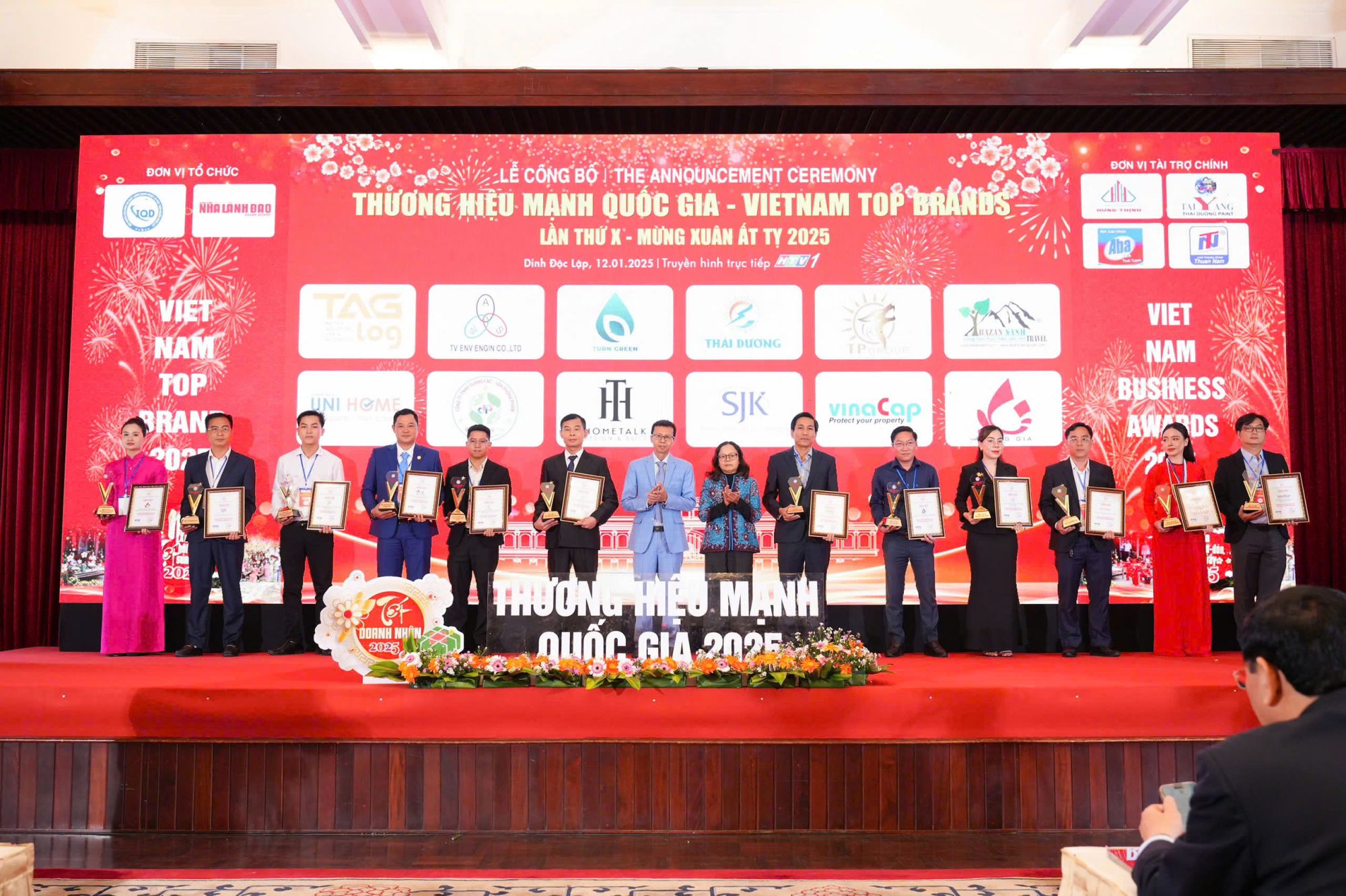 Công ty cổ phần sản xuất nắp nút Việt Nam tự hào được vinh danh Top 12 Thương Hiệu Mạnh Quốc Gia 2025