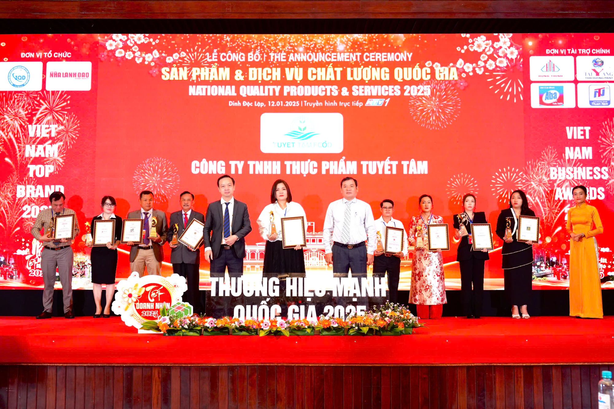 Thực phẩm Tuyết Tâm vinh dự nhận giải thưởng Top 12 Thương Hiệu Mạnh Quốc Gia và Sản Phẩm Dịch Vụ Chất Lượng Quốc Gia 2025
