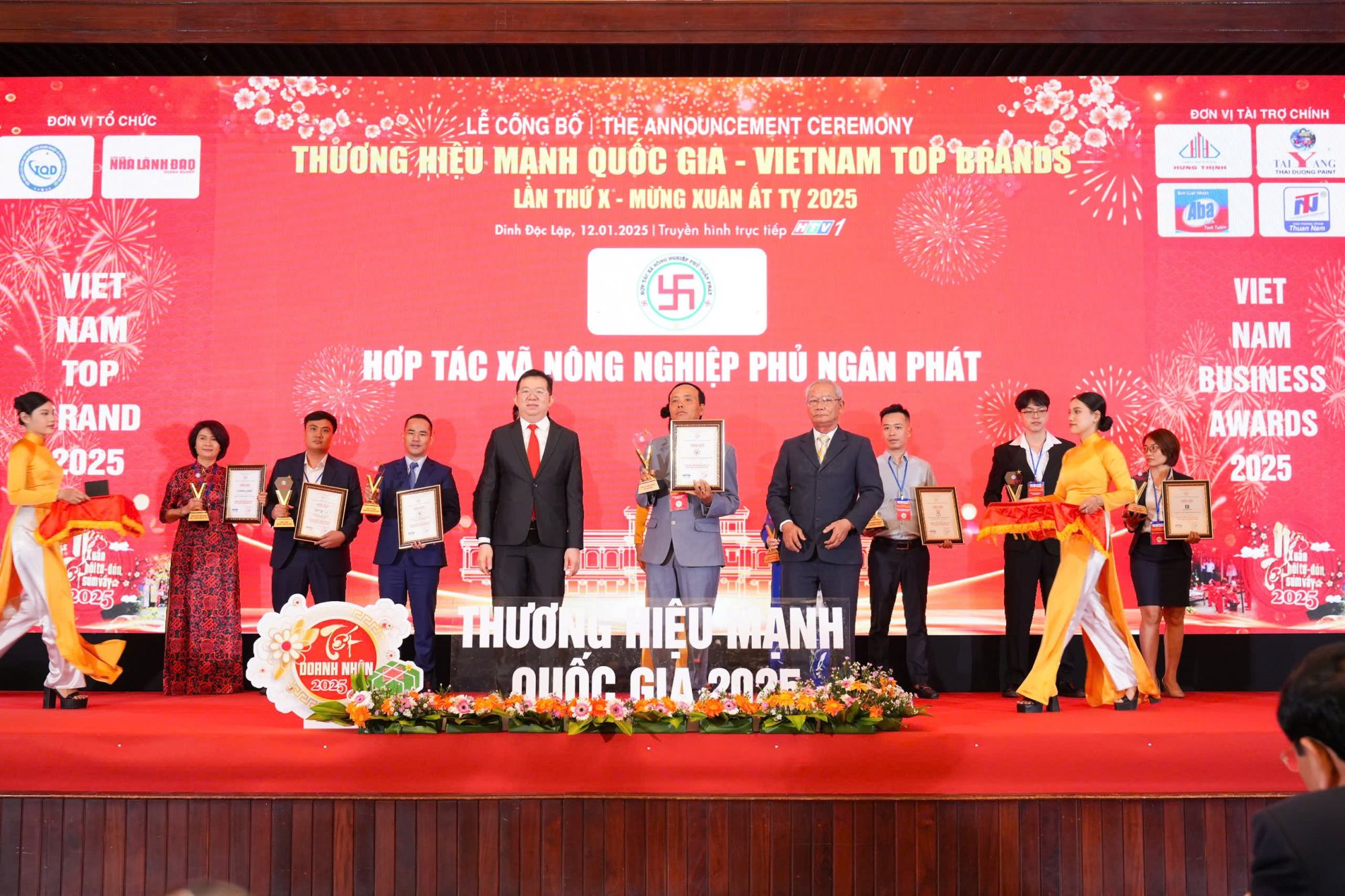 Hợp tác xã nông nghiệp Phủ Ngân Phát vinh dự nhận giải thưởng Thương hiệu mạnh quốc gia 2025