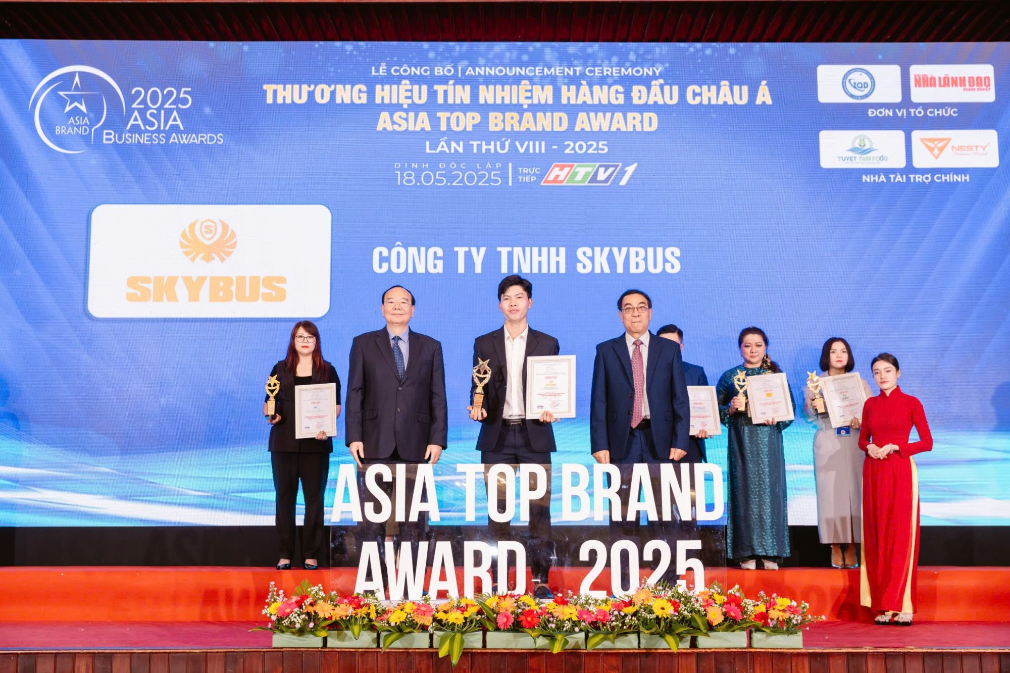 SKYBUS chuyên về các dòng xe VIP LIMOUSINE đạt top 10 Thương hiệu Tín nhiệm Hàng đầu Châu Á