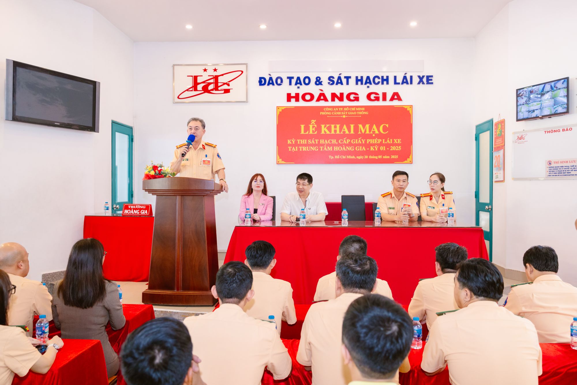 Nhiều đổi mới ở kỳ thi sát hạch lái xe  do Công an TP.HCM phối hợp cùng Trung tâm Đào tạo Lái xe Hoàng Gia tổ chức