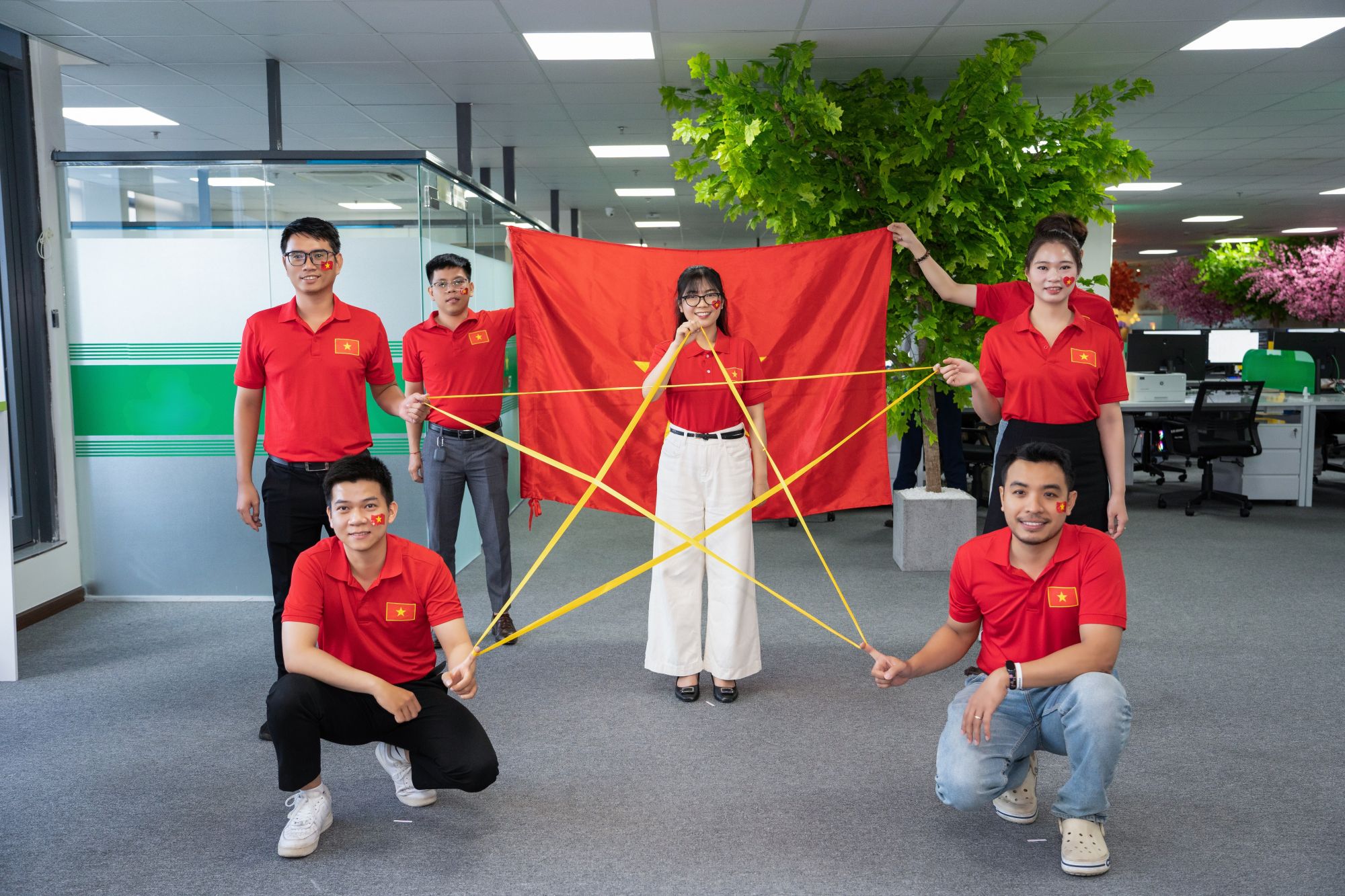 Chiếc áo “HCM57- Tôi yêu Việt Nam”: Biểu tượng kết nối triệu trái tim Việt trong thời đại số