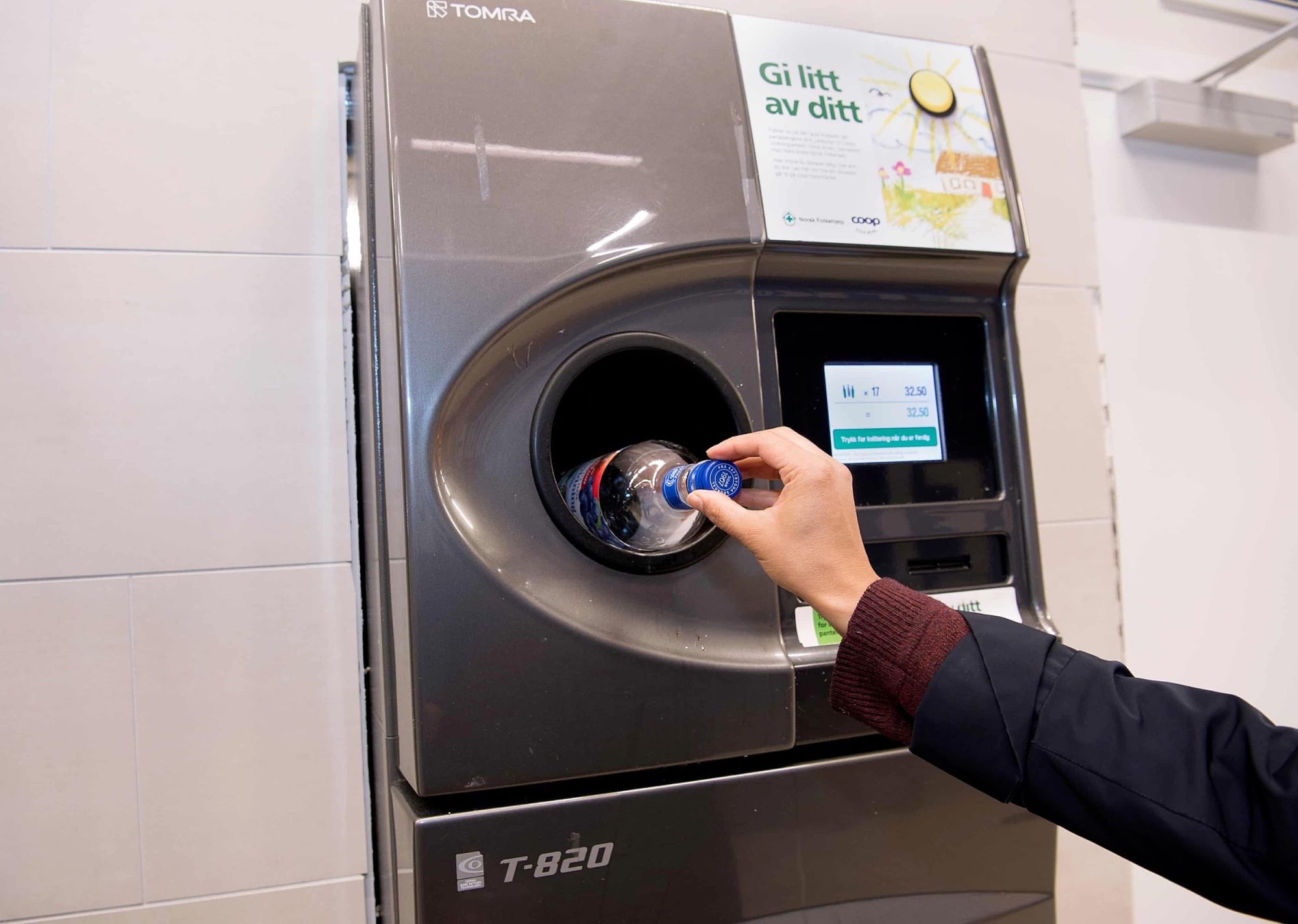 Na Uy muốn hỗ trợ Việt Nam thử nghiệm hệ thống cọc tiền chai nhựa