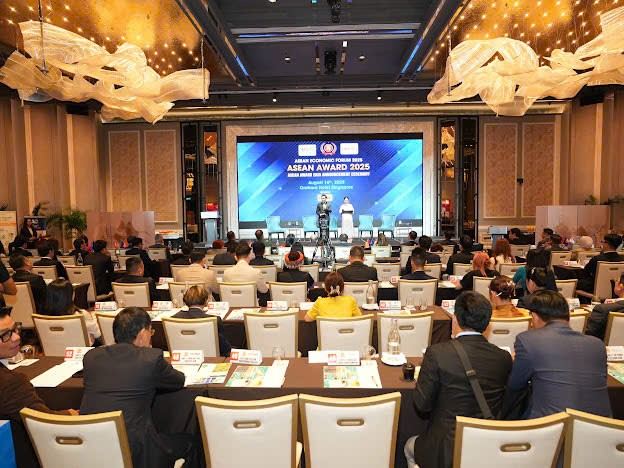 HỆ THỐNG Y TẾ NHI ĐỒNG 315 VINH DỰ LỌT TOP 03 DOANH NGHIỆP TIÊU BIỂU ASEAN 2025