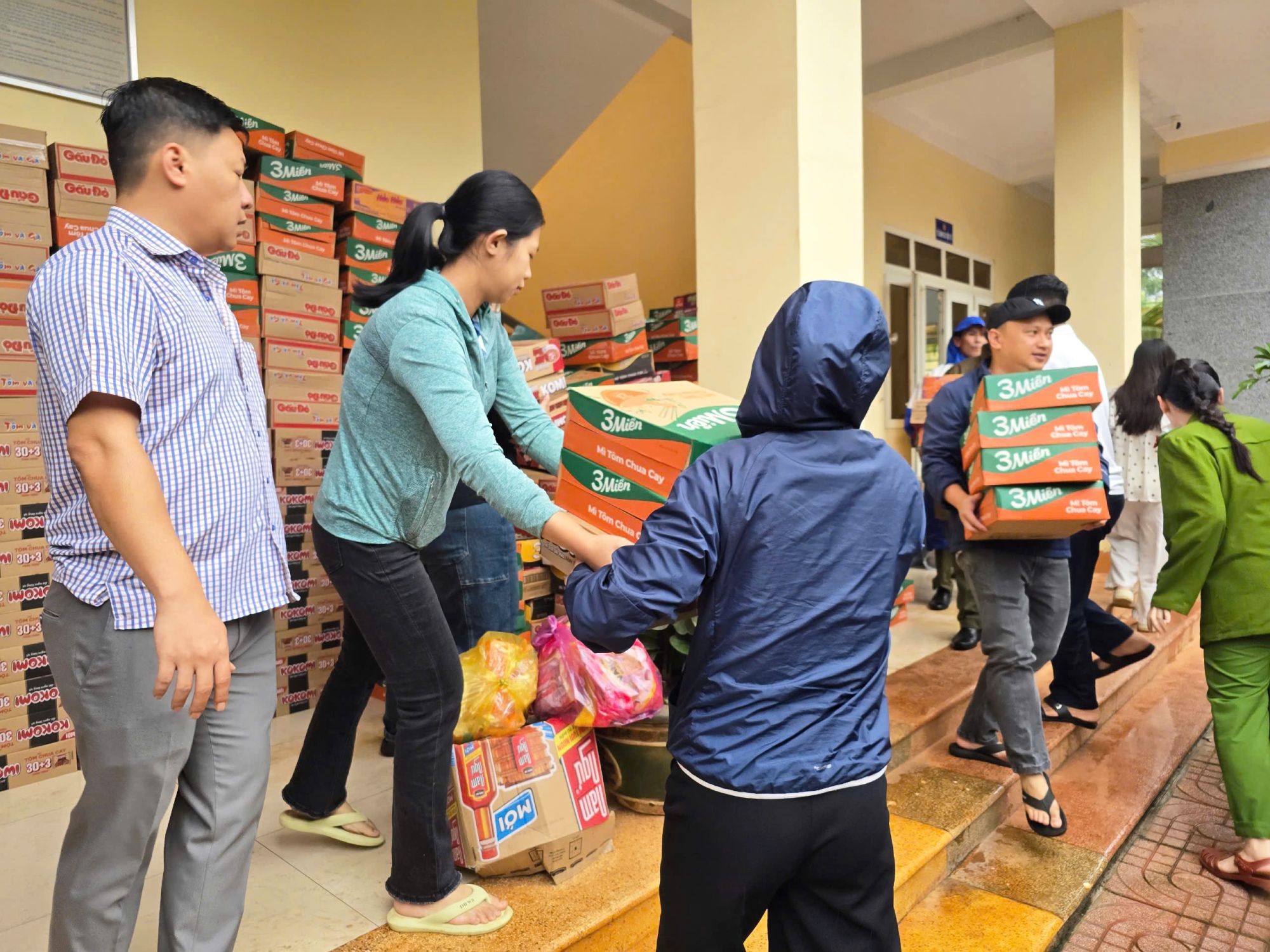 Công an Phường Tân An lan tỏa tinh thần vì cộng đồng trong chuyến cứu trợ tại vùng lũ Đắk Lắk