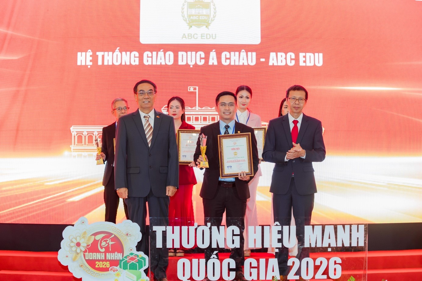 Hệ thống giáo dục Á Châu (ABC EDU) được vinh danh “Môi trường làm việc tốt nhất Việt Nam 2026”