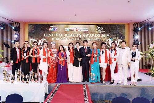 Gặp gỡ Nữ Hoàng Trang Phạm, Người đắt Show làm giám khảo tại các cuộc thi Sắc Đẹp Việt Nam chia sẻ về chuyện đời chuyện nghề