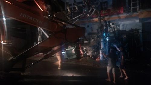 Xe trộn bê tông đâm liên hoàn, 2 người tử vong, toàn đảo Cát Bà mất điện