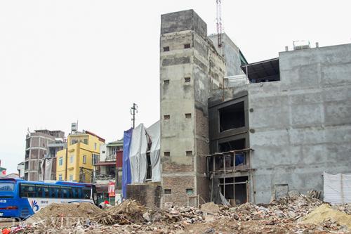 Ảnh: Nhà siêu mỏng, siêu méo trên con đường nghìn tỷ đang xây dựng -Trọng Nghĩa 