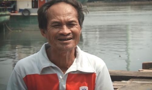 Chân dung người đàn ông 40 năm thầm lặng vớt xác người tự tử trên sông Sài Gòn
