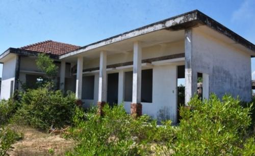 Chi 12 tỷ xây nhà hỏa táng cho cỏ mọc um tùm