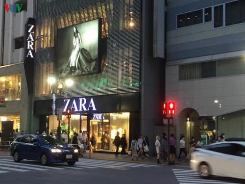 Nhật Bản nới lỏng đi lại trên toàn quốc, tái khởi động nền kinh tế