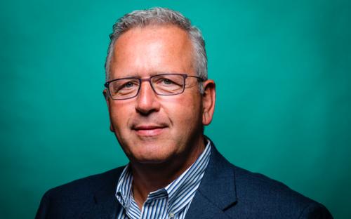 Vị giáo sư bỏ dạy Hóa để khởi nghiệp ở tuổi 50, tạo ra công ty 2,5 tỷ USD, đang phá vỡ ngành công nghiệp 7.000 năm tuổi trị giá hàng nghìn tỷ USD