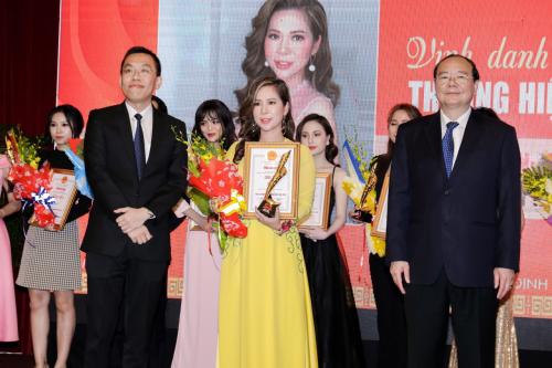 Nữ thủ lĩnh xinh đẹp và tài năng của thương hiệu Việt Hưng Travel 