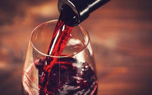 Nghiên cứu mới: Uống rượu vang đỏ giúp giảm stress và trầm cảm nhờ vào một hợp chất đặc biệt