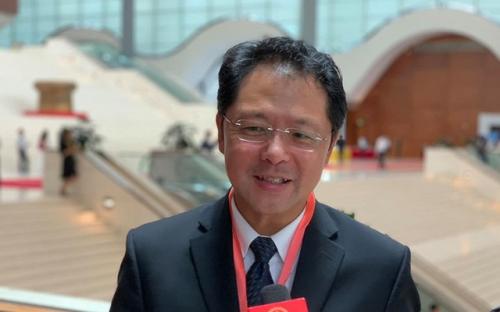 Giám đốc đầu tư VinaCapital: Nếu có 100 USD tiền tiết kiệm, bạn có thể trích một phần để đầu tư trái phiếu, cổ phiếu nhằm đa dạng hoá tài sản