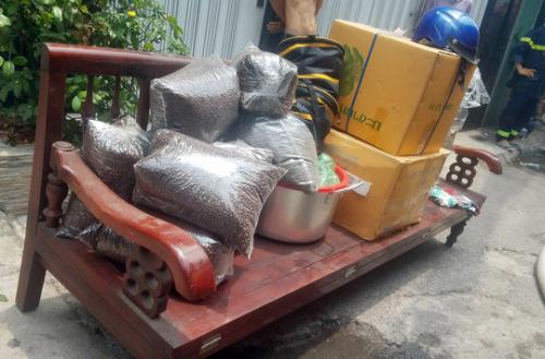 Cháy nhà 2 tầng kinh doanh cà phê và phòng trọ ở Tân Bình