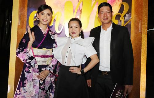 Vợ chồng Việt Anh sánh đôi đi xem ca nhạc giữa tin đồn rạn nứt