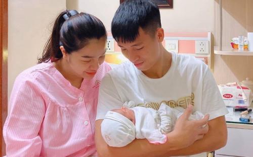 Buổi sáng đầu tiên của Bùi Tiến Dũng khi lên chức bố: Ngập tràn hạnh phúc và cảm ơn vợ vì tất cả