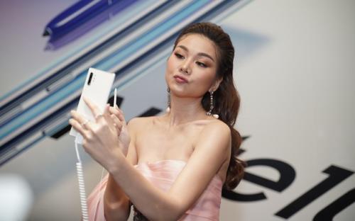Samsung đã tìm ra công thức chinh phục tình yêu các bóng hồng từ Galaxy Note10