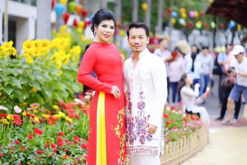 Hoa Hậu Doanh Nhân Kim Oanh dịu dàng với bộ sưu tập áo dài xuân nhân dịp đầu năm mới 2019