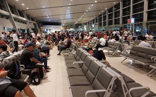 Hàng không chậm, hủy chuyến: Chuyện không của riêng ai