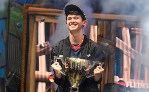 Chàng trai 16 tuổi trở thành triệu phú chỉ sau 1 đêm nhờ chơi điện tử nhưng công ty tỷ đô đứng sau mới đáng chú ý