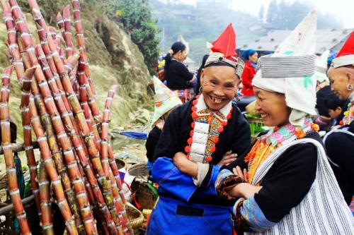 Đi chợ Sừng ở xứ sở 12 tầng núi, đàn bà con gái đều tên là Mẩy