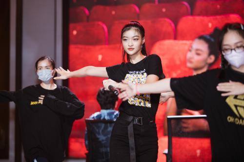 Trịnh Thăng Bình “nổi đóa”, Á hậu Kiều Loan khóc nức nở định rút khỏi Trời sinh một cặp -Châu Anh 