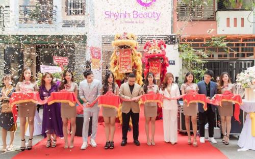 Trọng Tài, Amee khoe loạt bài hit mừng showroom Shynh Thủ Đức khai trương