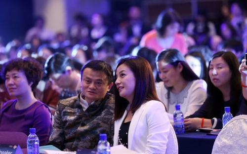 Jack Ma: 'Đằng sau người đàn ông thành đạt luôn có một người phụ nữ mạnh mẽ. Riêng tôi lại có rất nhiều'