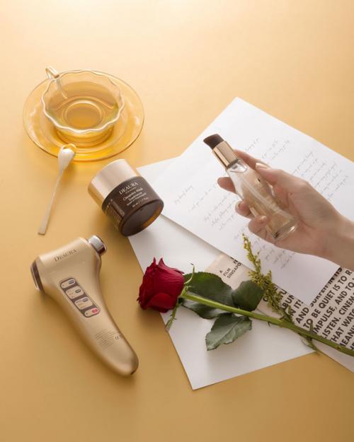 Vì phụ nữ trân quý tựa vàng, DeAura cùng nàng xây đắp những vàng son