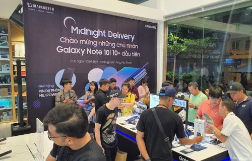 Khách đặt mua Galaxy Note 10 gấp đôi Galaxy Note 9