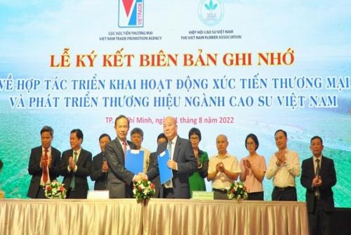 Ký kết hợp tác phát triển thương hiệu ngành Cao su Việt Nam