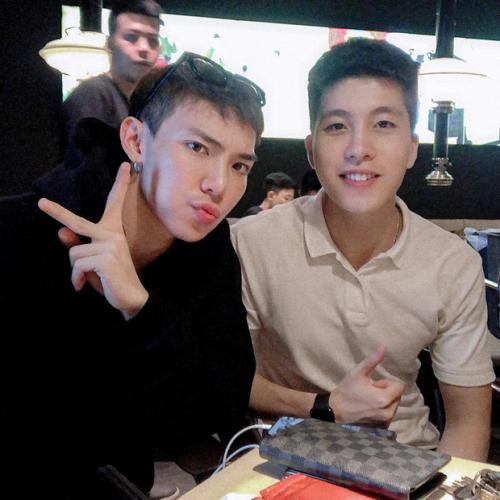 Erik thanh minh về mối quan hệ với người đàn ông cởi trần xuất hiện trong livestream -Minh Châu 