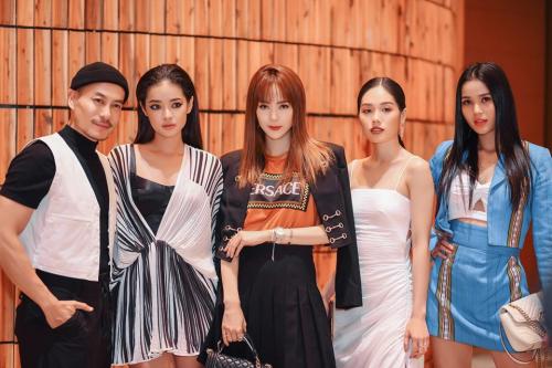 Minh Hằng bị bóc mẽ lạm dụng photoshop kéo dài chân đến méo cả bậc thang -Châu Anh 