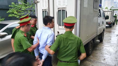 Vụ hiếp dâm cháu bé 9 tuổi: Bị cáo chối tội và lời kể kinh hoàng của nhân chứng -Hoà Nguyễn 