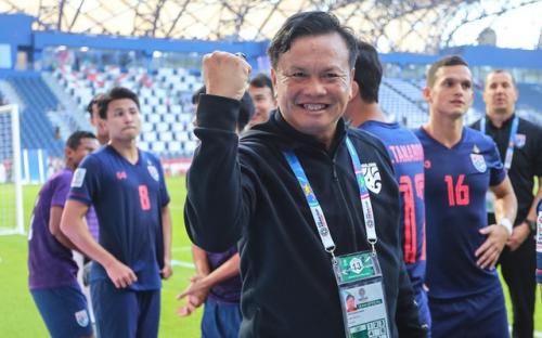 Cay cú ăn thua, HLV tuyển Thái đưa ra nhận xét đáng ngại về 23 cầu thủ Việt Nam