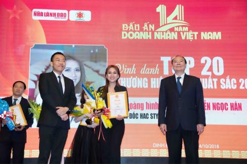 HAC Style nhận giải thưởng Thương hiệu mạnh xuất sắc 2018