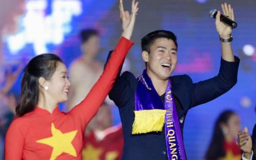 Duy Mạnh định chơi lớn, đầu tư học thanh nhạc để làm ca sĩ, bạn gái ủng hộ hết lòng