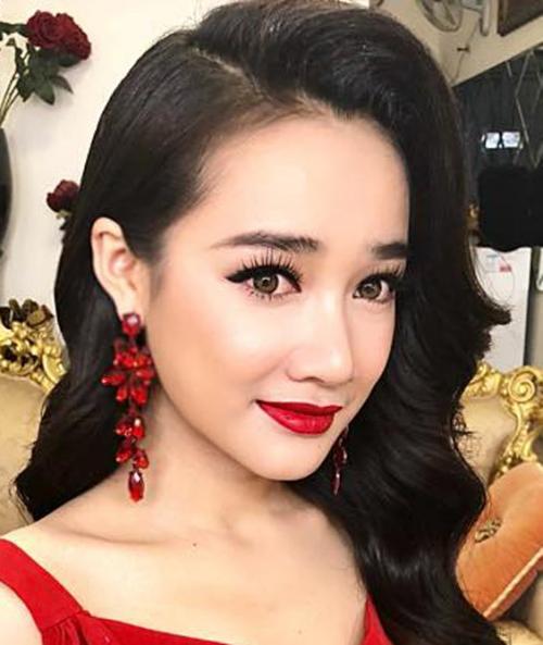 Lạm dụng son phấn, Nhã Phương - Nam Em đứng đầu top sao Việt make-up thảm họa tuần qua