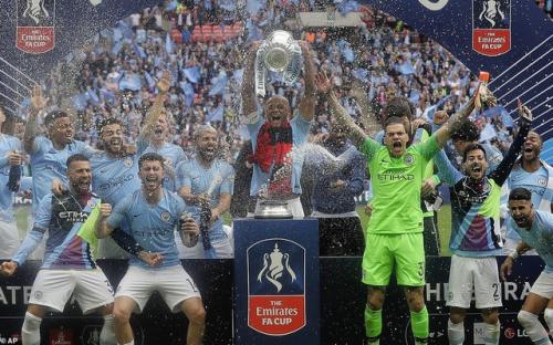 Man City: Sự "tàn nhẫn" của Pep Guardiola tạo nên lịch sử tại xứ sương mù