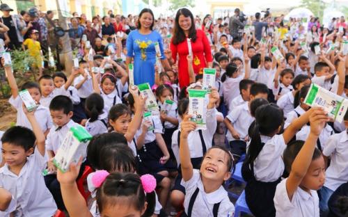 Vinamilk chung tay bảo vệ môi trường Thủ đô thông qua quỹ 1 triệu cây xanh cho Việt Nam