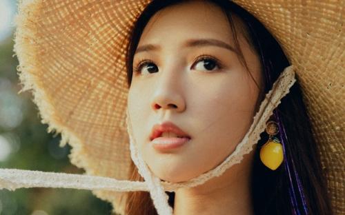 Chưa kịp nguội với Đen đá không đường thì Amee xõa bung chất hè với ca khúc khiến ai nghe cũng phải nhún nhảy