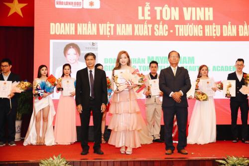 Maya Phạm – hãy rút ngắn khoảng cách thành công cùng với Top Eyelash Beauty & Academy